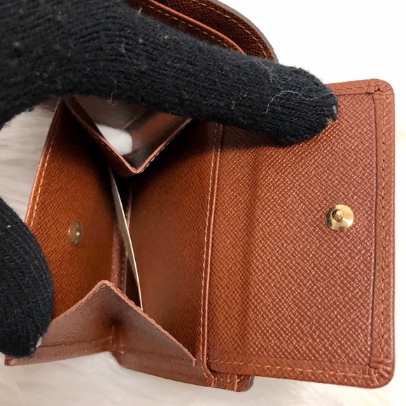 🔥SOLD 🔥Men’s Bifold’s Wallet - Picture 13 of 15